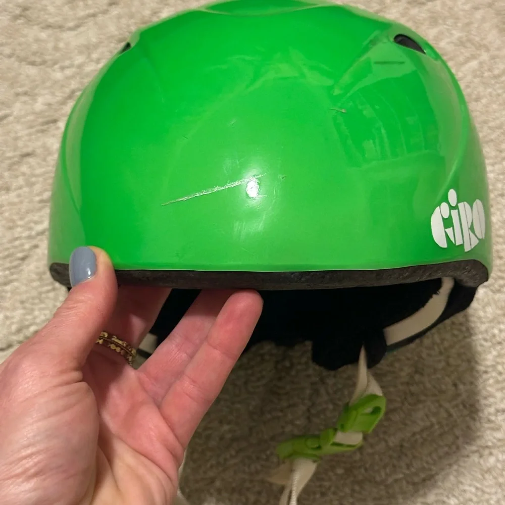 Giro Kids Helmet in Bright Green - Picture 4 of 6